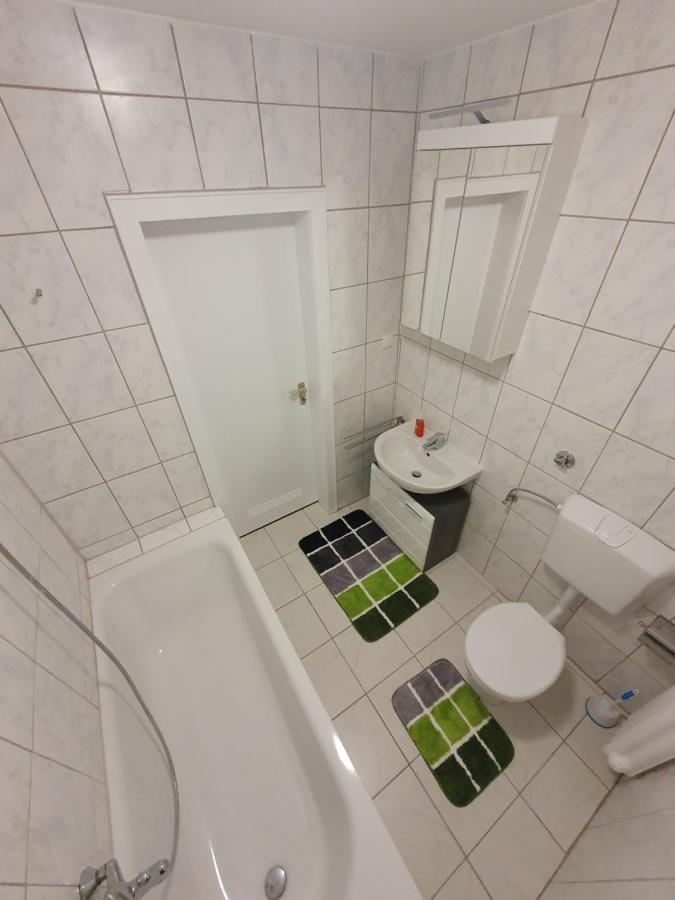 Ferienwohnung Schlossstrasse Essen Esterno foto